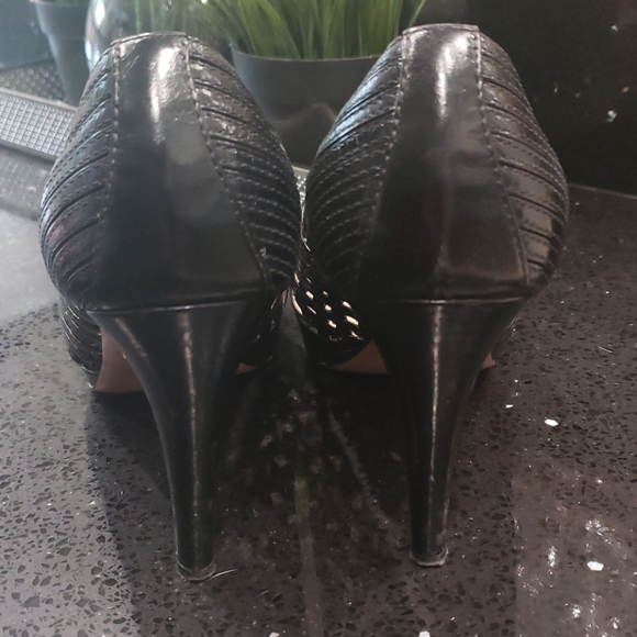 Prada Heels Like new - Picture 4 of 7
